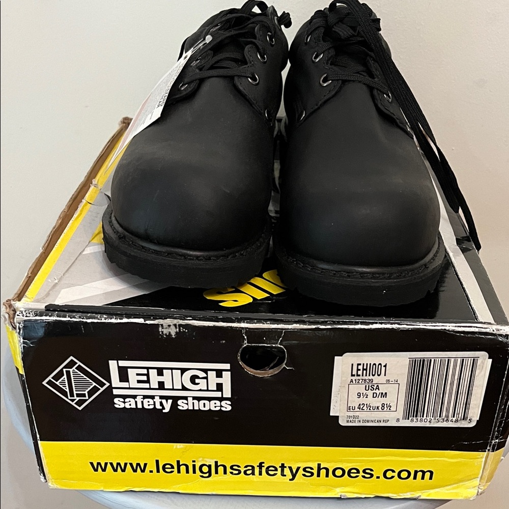 NIB Lehigh Black Safety Shoes for Men